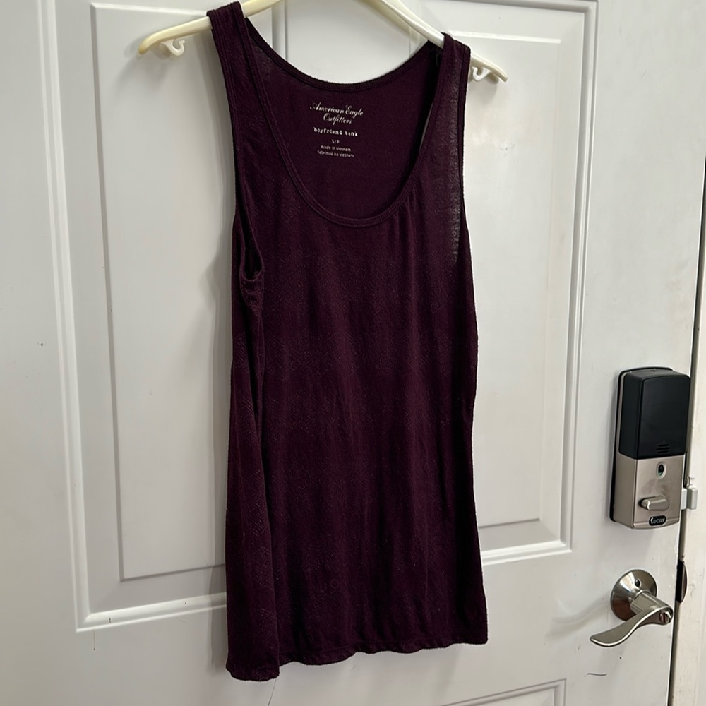 American Eagle maroon tank